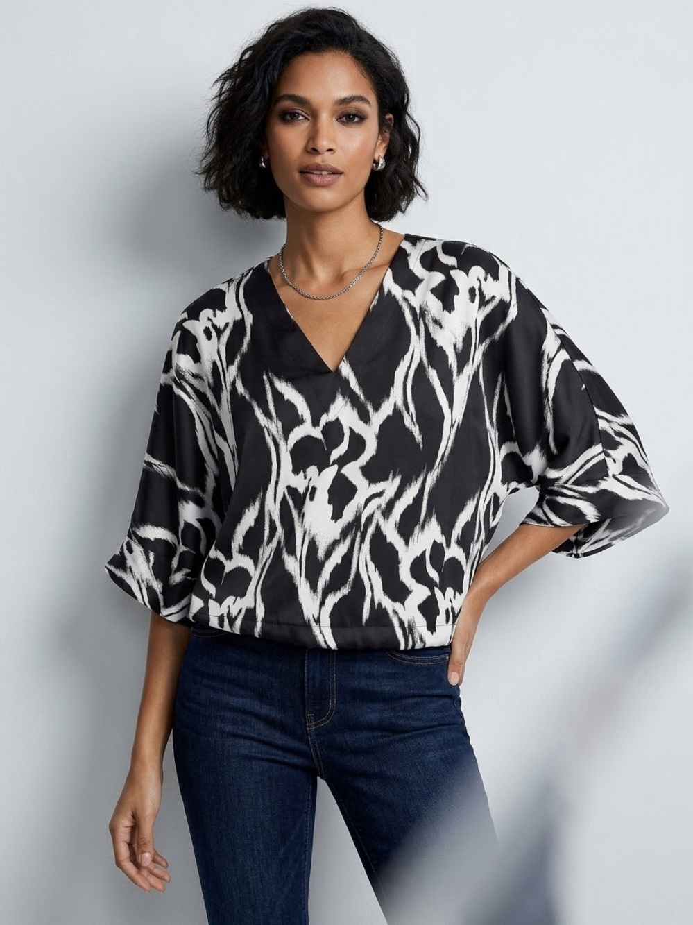 White House Black Market Black & White V-Neck Abstract Print Blouse